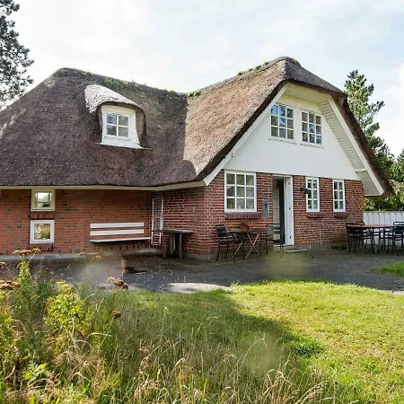 Dom wakacyjny Three-bedroom Holiday In 62
