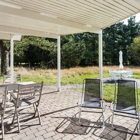 Dom wakacyjny Three-bedroom Holiday In 62 *